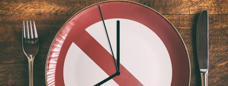 stundenlang fasten zur Gewichtsreduktion von 7 kg pro Woche