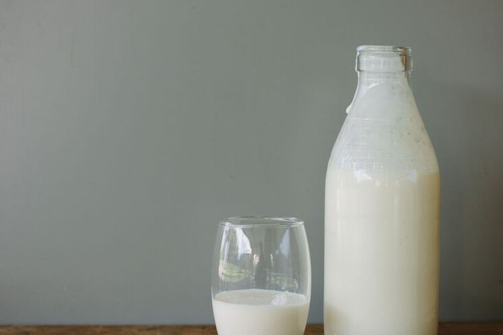 Kefir ist ein gesundes Getränk, das in die tägliche Ernährung aufgenommen werden sollte.