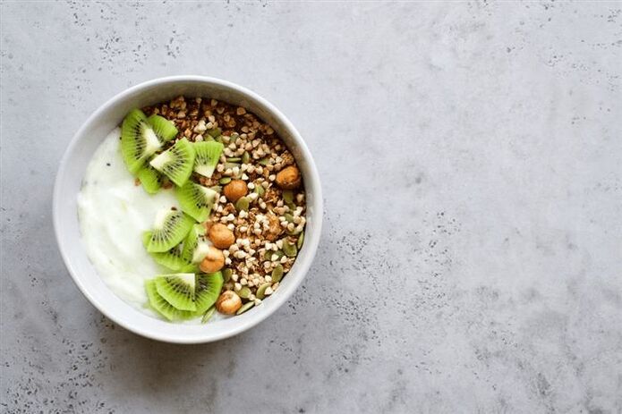 Buchweizenbrei mit Joghurt und Obst