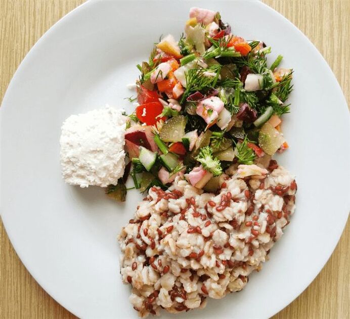 Haferflocken mit Käse und Gemüse