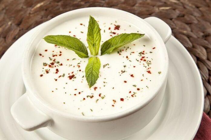 Schlankheitssuppe mit Joghurt